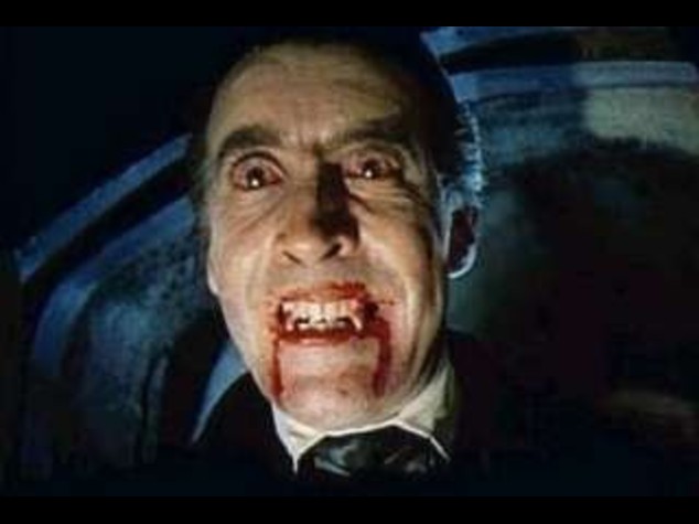 GB: CRISTOPHER LEE, DA OGGI "SIR" DRACULA