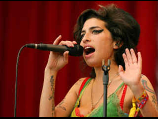 ESORCISTA, AMY WINEHOUSE E' POSSEDUTA DA SATANA