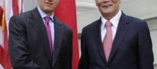 GEITHNER: VISITA A SORPRESA A PECHINO
