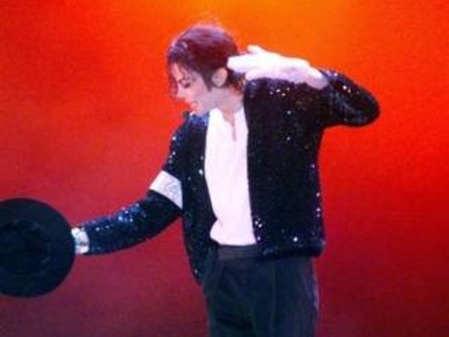NUOVA LEGGENDA SU MICHAEL JACKSON: POTREBBE ESSERE STATO CLONATO