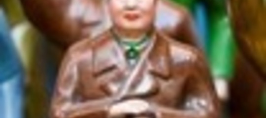 FISSATI GLI STANDARD PER SOUVENIR DI MAO