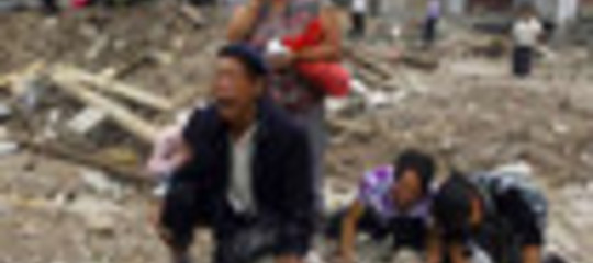 GANSU, SI SCAVA A MANI NUDE NEL FANGO