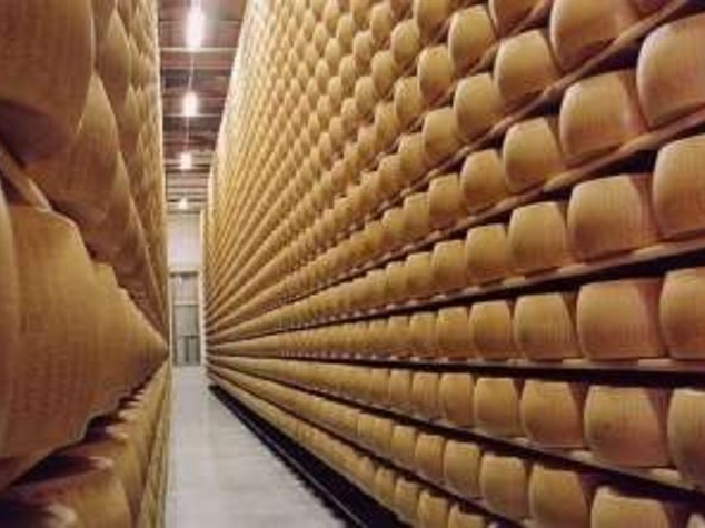 BANCHE: PARMIGIANO COME GARANZIA IN QUATTRO ISTITUTI EMILIANI