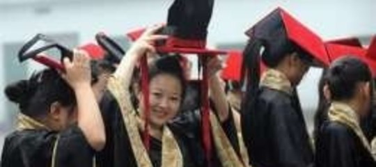 CINESI IN FILA PER UNIVERSITA' ITALIANE