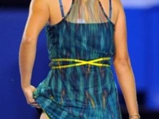 SHARAPOVA, CONTINUA IL PING-PONG TRA RACCHETTA E FASHION