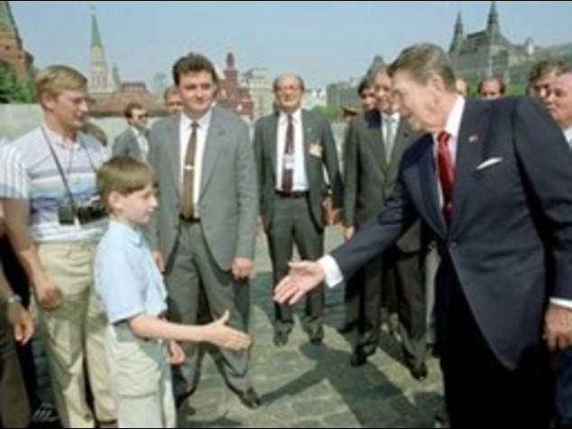 PUTIN SPIA KGB-FINTO TURISTA CON REAGAN