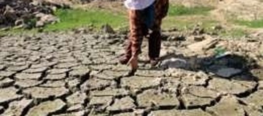 ALLARME SICCITA', CINA CENTRALE IN GINOCCHIO