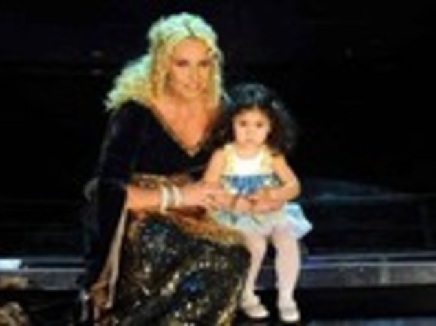 APRE LA CLERICI CON FIGLIA MAELLE