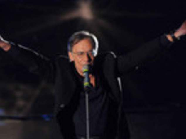 OVAZIONE PER VECCHIONI AL TERMINE DELLA CANZONE