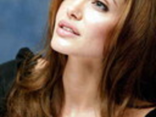 ANGELINA JOLIE A BRAD PITT, SE STAI LONTANO POTREI SUICIDARMI