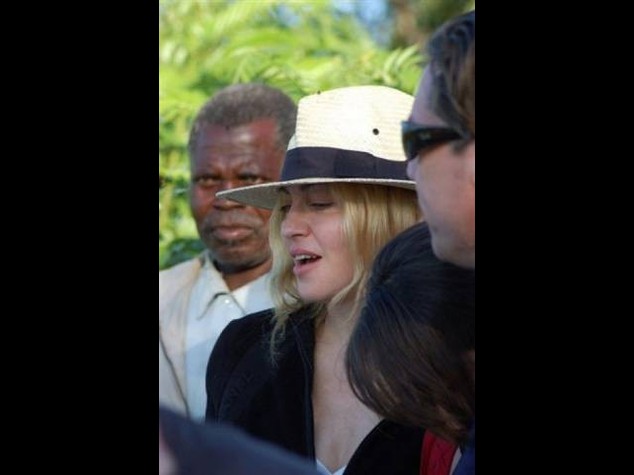 MADONNA IN MALAWI, CHIEDE "ADOZIONE TEMPORANEA"