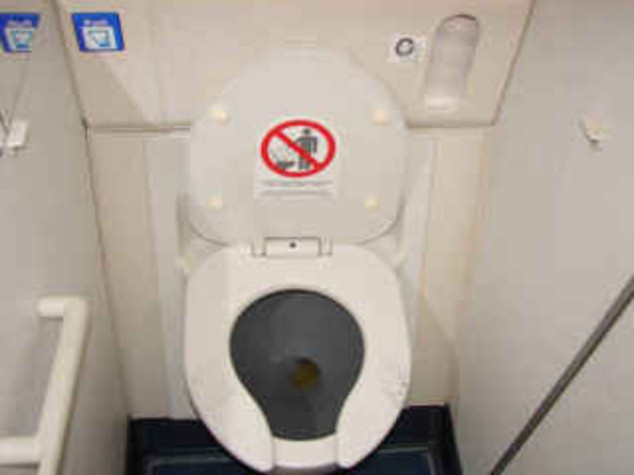 IN AEREO ARRIVA LA TOILETTE SOLO PER DONNE