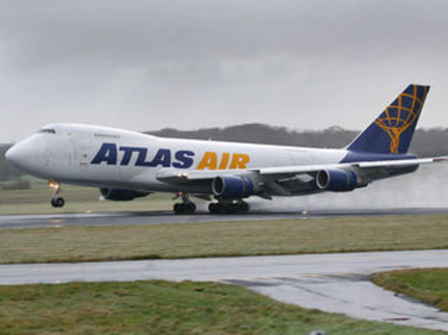 USA: PEZZO DI ALA DI UN JET PRECIPITA SU UN PARCHEGGIO