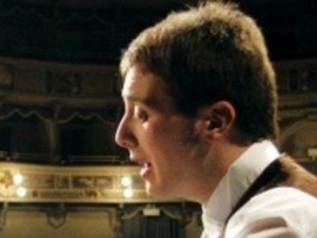 RAPHAEL GUALAZZI E LA SUA "FOLLIA D'AMORE"