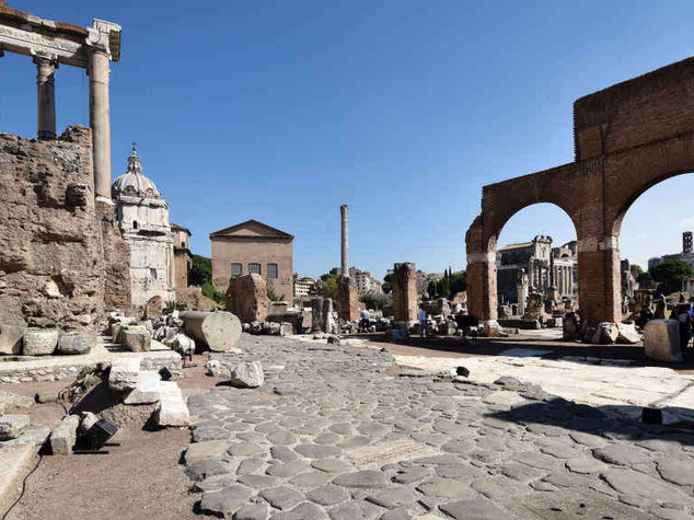 Archeologia: nel Foro Romano torna alla luce il Vico Iugario