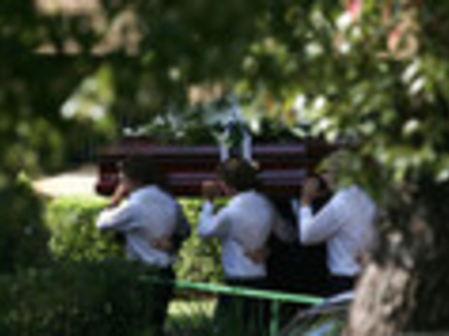 AUSTRALIA: CANZONI E CORI STADIO AI FUNERALI, LA CHIESA LI VIETA