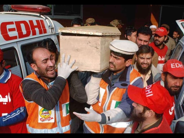 Pakistan, dopo la strage torna la pena di morte "E' il nostro 11 settembre"