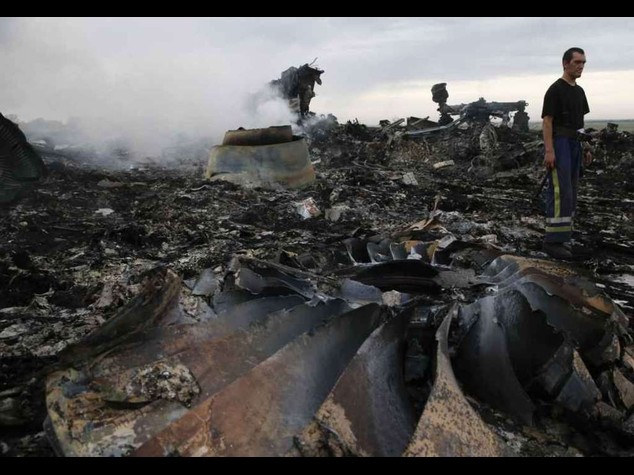 No humanitarian truce over crash, says Ukraine rebel chief