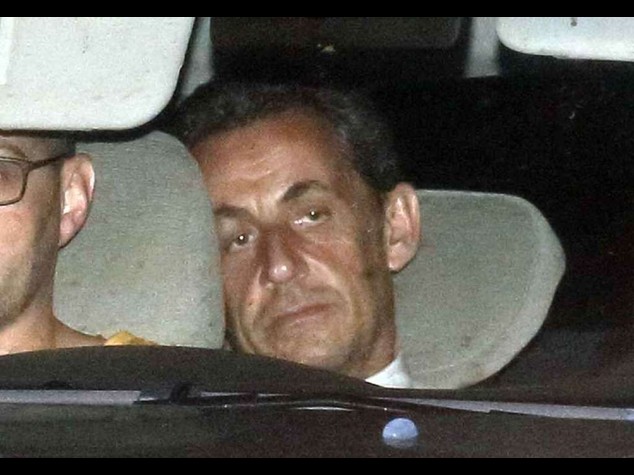 Sarkozy incriminato per corruzione, rilasciato dopo 15 ore