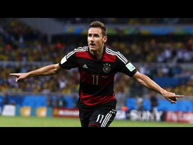 Mondiali: Lotito, "Klose contro Biglia, derby laziale in finale"