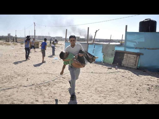 Gaza senza tregua, uccisi 4 bambini. Israele pronta all'operazione di terra