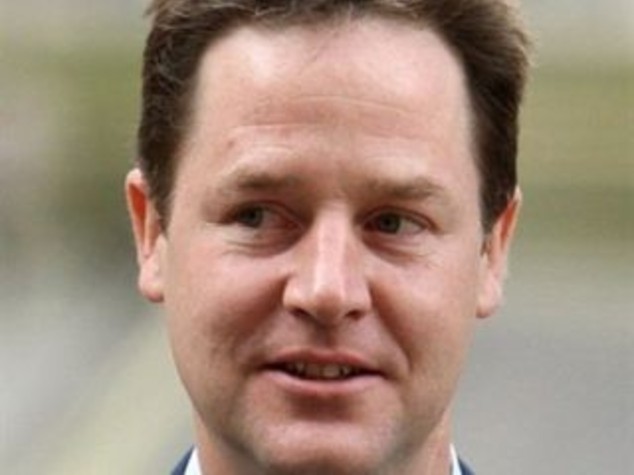TEGOLA PER CLEGG, DEVE SPIEGARE FINANZIAMENTI