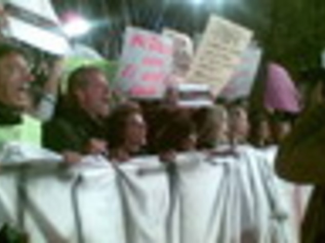 PROTESTA ARTISTI, IN 1000 "OCCUPANO" IL RED CARPET