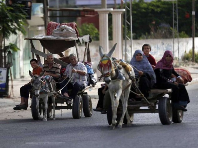 Migliaia in fuga da nord Gaza Appello Papa: "Cessare ostilita'