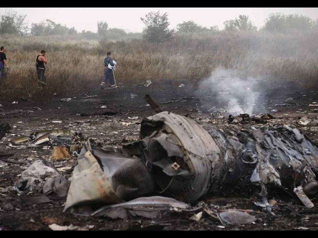 Missile abbatte aereo in Ucraina Usa, tregua per recupero corpi