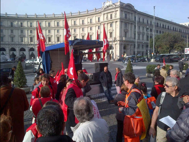 "Sciopero sociale" in 25 citta' Precari in corteo contro Jobs Act