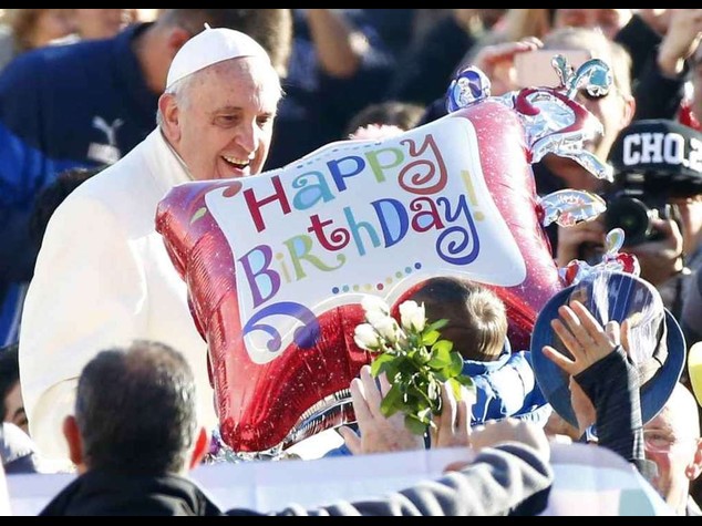 Il compleanno del Papa che cambia Chiesa - FOTO