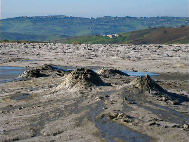 Esplode vulcanello nell'Agrigentino: muoiono due bambini di 7 e 9 anni