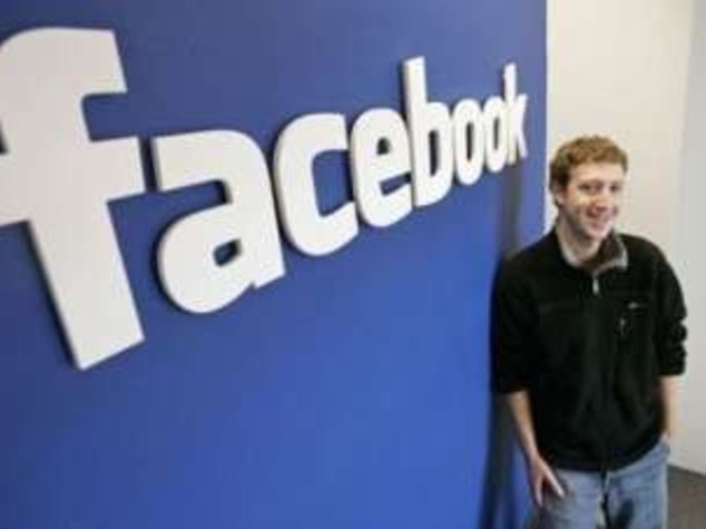 PAPERONE GRAZIE A FACEBOOK, DA ZUCKERBERG 100 MLN A SCUOLE