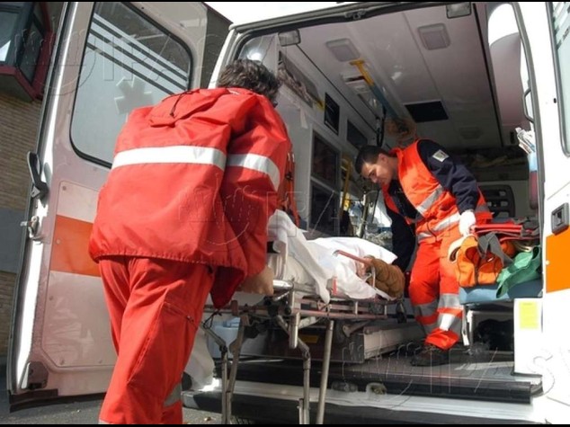 Sassano: piomba con l'auto su tavolini bar Uccide il fratello e altri 3 giovani