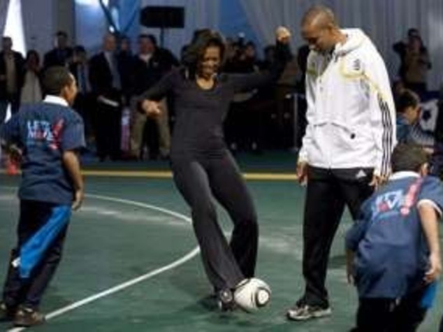 MICHELLE "SCENDE IN CAMPO" CONTRO L'OBESITA' INFANTILE
