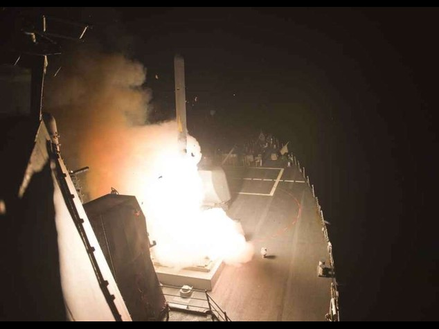 Attacco all'Isis, offensiva in Siria Colpita la roccaforte del Califfo