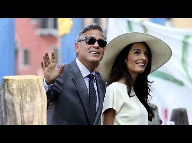 Con 10 minuti di cerimonia Clooney e Amal ufficialmente sposi