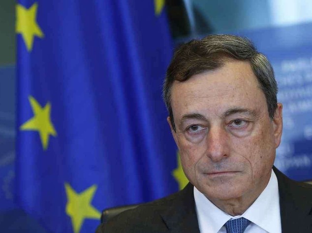 Bce: scontri di piazza a Napoli. Draghi: recessione sembra infinita