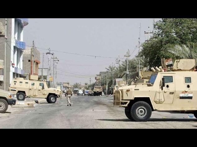 Saudi Arabia deploys 30, 000 men to Iraqi border