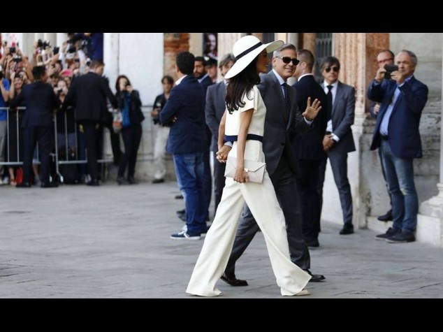 Per sposare George Clooney, Amal sceglie i pantaloni