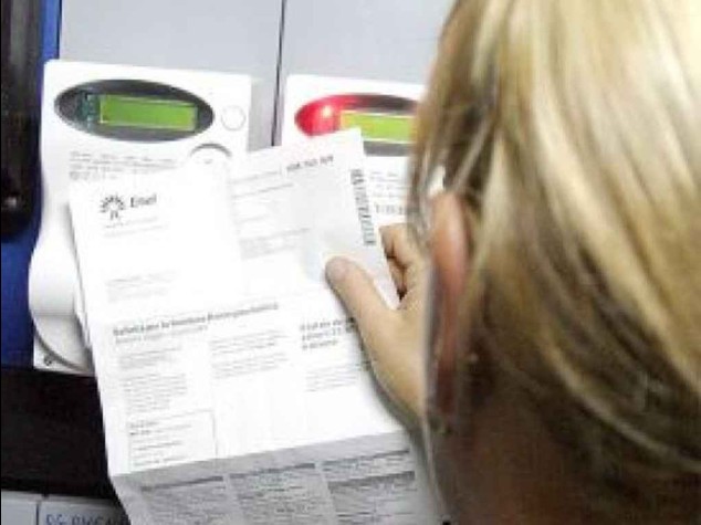 Bolletta energetica giu' del 20%, l'Italia risparmia 11 miliardi