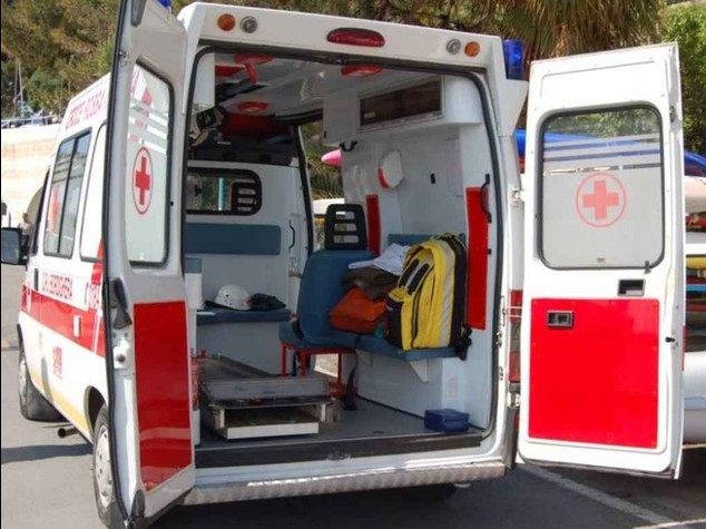 Salerno: morti quattro giovani Travolti da auto a folle velocita'
