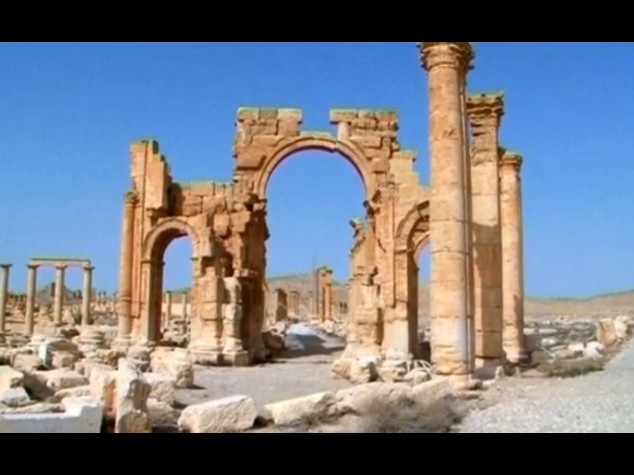 Siria: nuovo scempio a Palmira, Isis ha distrutto l'arco di trionfo di epoca romana