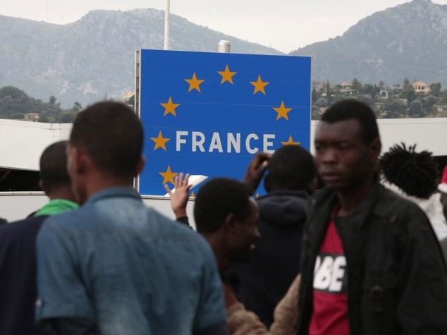 Migranti: scontro Roma-Parigi, Renzi "Pronti a fare da soli"