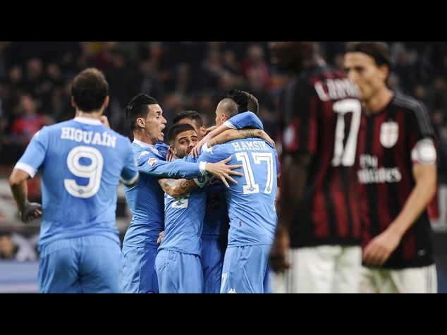 Calcio: poker azzurro a San Siro, il Napoli travolge il Milan 4-0
