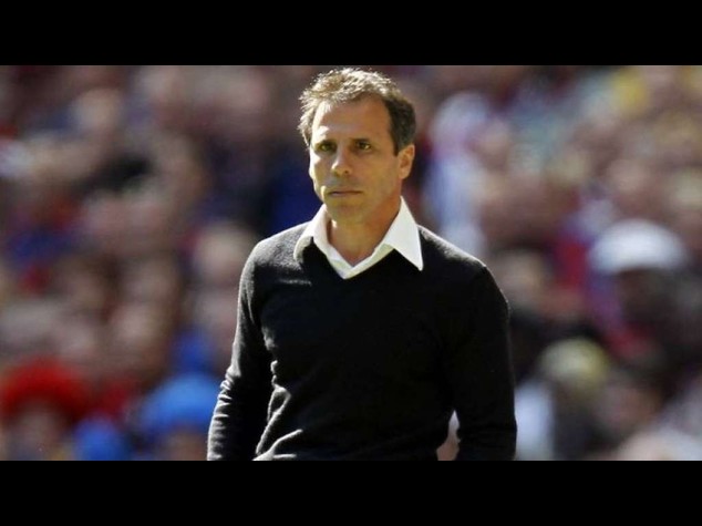 Il Cagliari esonera "a malincuore" Gianfranco Zola. In panchina torna Zeman