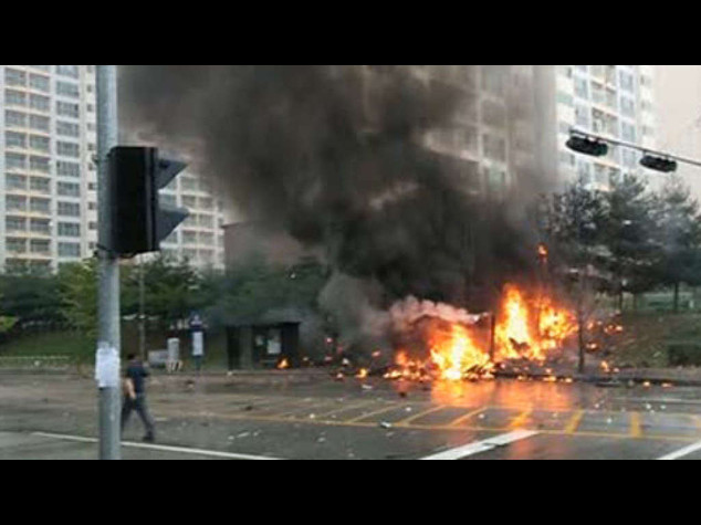 Five die in helicopter crash at South Korea ferry salvage - Video