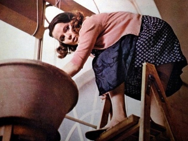 Laura Antonelli stroncata da malore, icona sexy anni '70. Banfi, "donna fragile" - Video