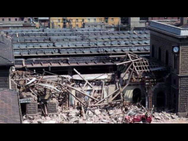 "Mambro e Fioravanti paghino 2 miliardi per la strage di Bologna"