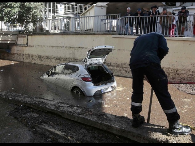 Costa azzurra: i morti sono 17. Rientrati i treni da Lourdes